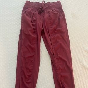 Lululemon joggers - lightly worn- size 4